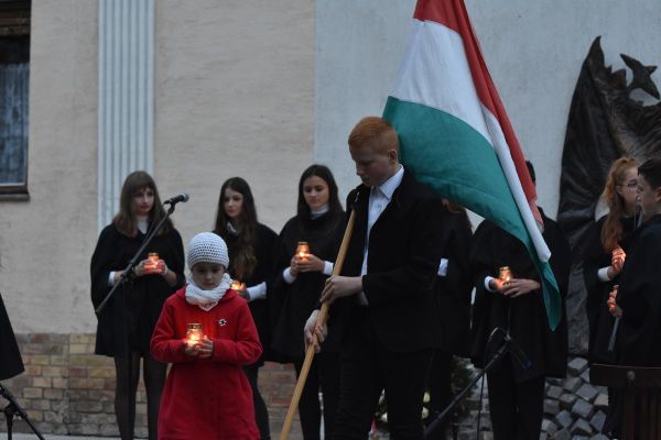 Az 1956-os forradalom és szabadságharc hőseire emlékeztünk