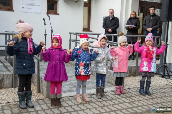 Átadták Dabas-Sáriban a háziorvosi rendelőt