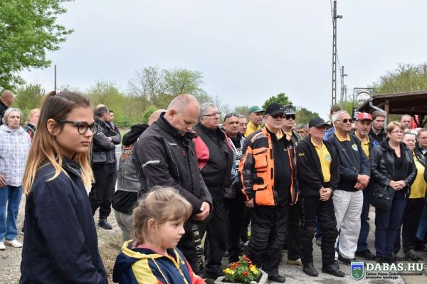 Koszorúzás Eric Fernihough emlékére