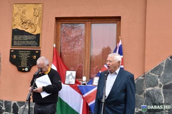 Koszorúzás Eric Fernihough emlékére