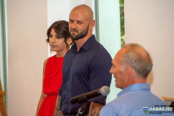 Surman Pál Tekintetek című festménykiállításának megnyitója