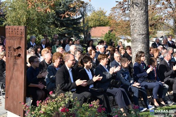 1956-os megemlékezés a gyóni városrészközpontban