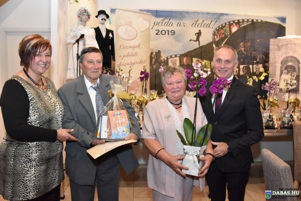 Jubiláló házaspárok köszöntése