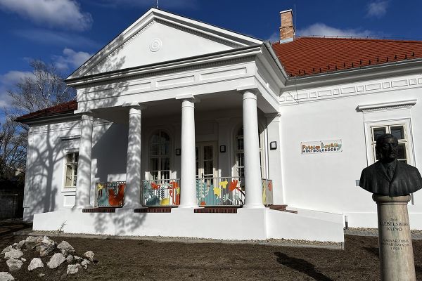 Pöttöm Kastély Mini Bölcsőde