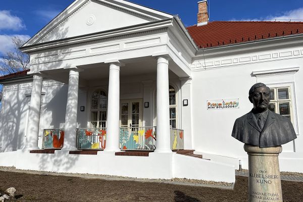 Pöttöm Kastély Mini Bölcsőde