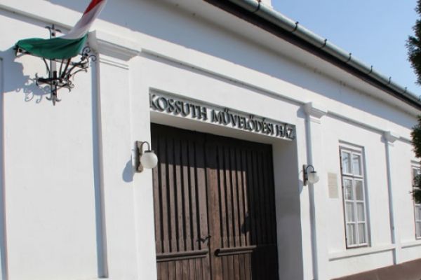 Kossuth Művelődési Központ és Halász Boldizsár Városi Könyvtár