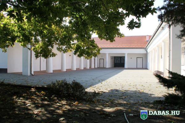 Kossuth Művelődési Központ és Halász Boldizsár Városi Könyvtár