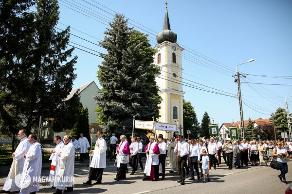 Mária Mennybemenetele Templom Dabas-Sári