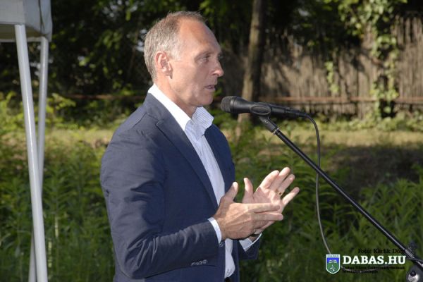 Palacsintaparti a Nautilus étterem kertjében