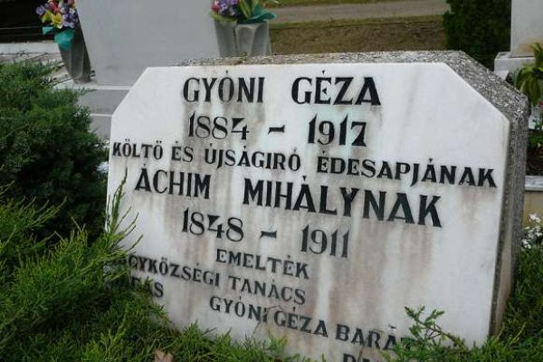 Áchim Mihály síremléke