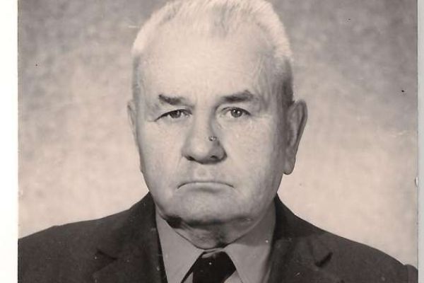 Dr. Lakos János példaadó szakmai pályafutása