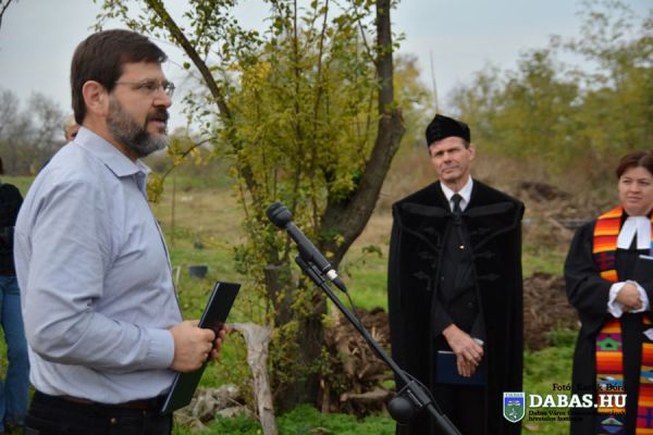 Őshonos gyümölcsfákat ültettünk 