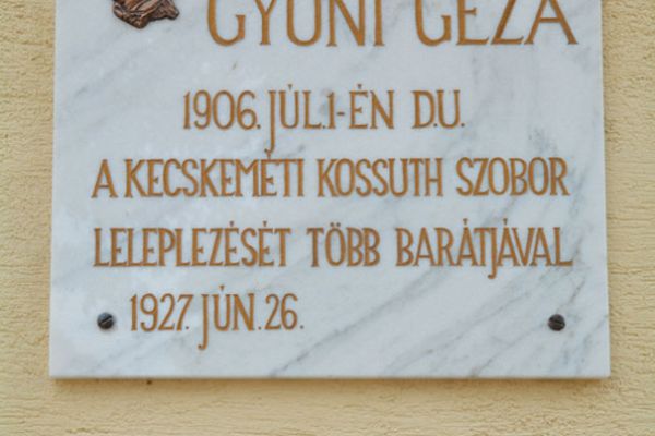 Helyreállították Gyóni Géza Dabasi-szőlősi emléktábláját