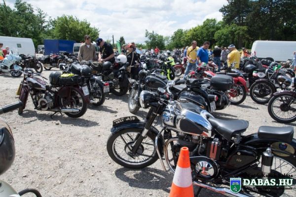 Motoros rally a Gyóni Betonon