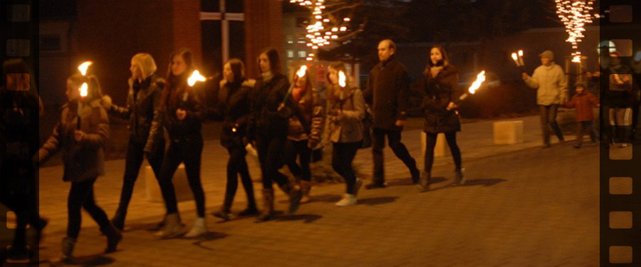 Doni megemlékezés a II. világháborús emlékműnél 