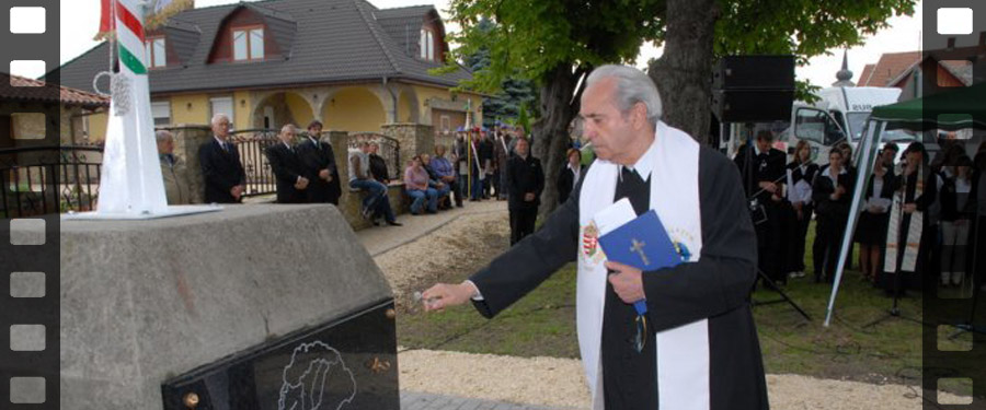 Trianoni országzászló avatás