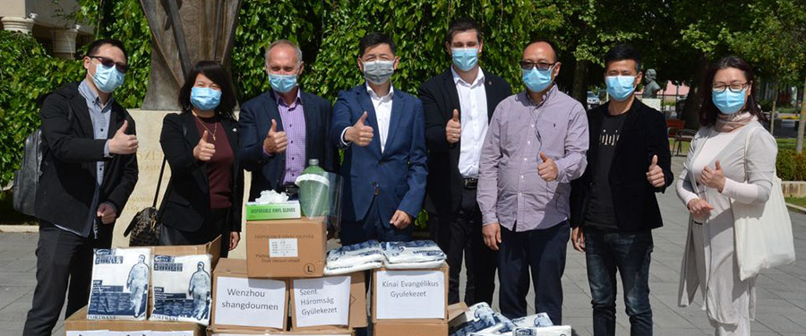 Kínai Evangélikus gyülekezet adománya